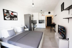 Hubstay - Klea's City Apartment Suite